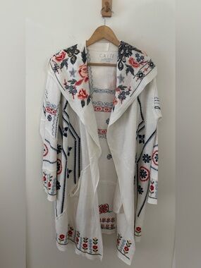 Caite White Embroidered Hooded Sweater Cardigan with Floral Motif Size S